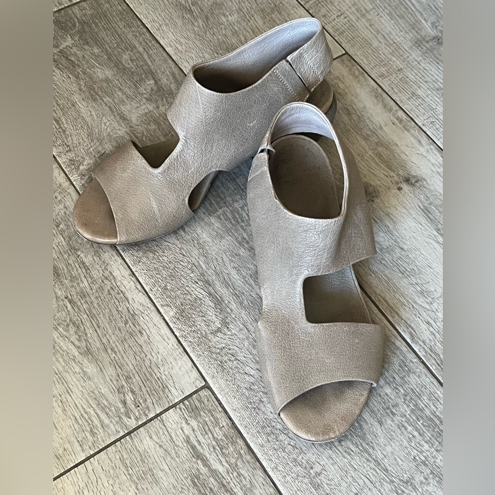 Officine Creative Women's Sandals Sz 39 in Taupe